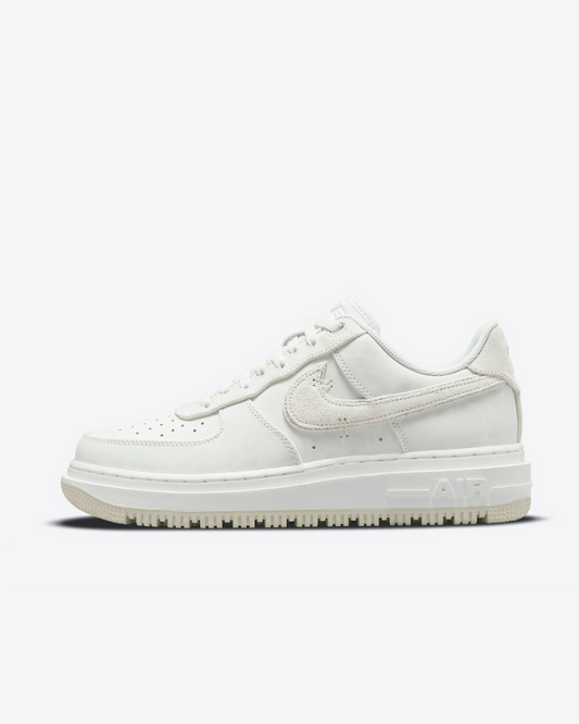 Tenis Air Force 1 Low Luxe Summit White Light Bone