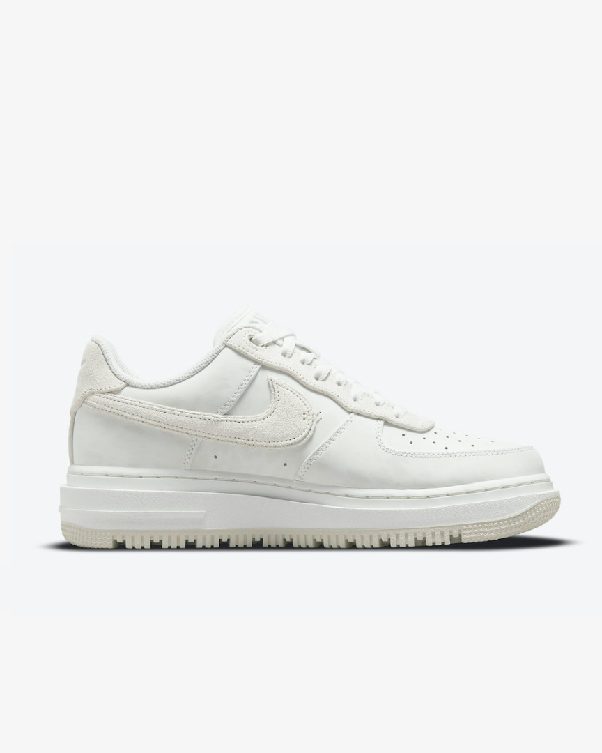 Tenis Air Force 1 Low Luxe Summit White Light Bone