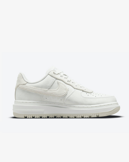Tenis Air Force 1 Low Luxe Summit White Light Bone