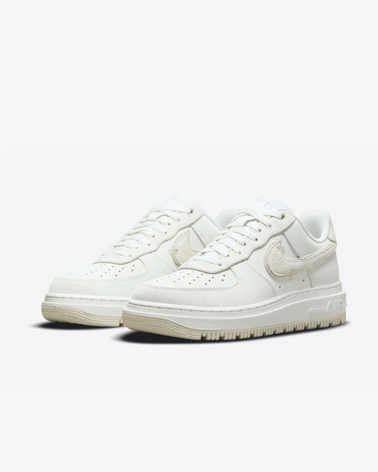 Tenis Air Force 1 Low Luxe Summit White Light Bone