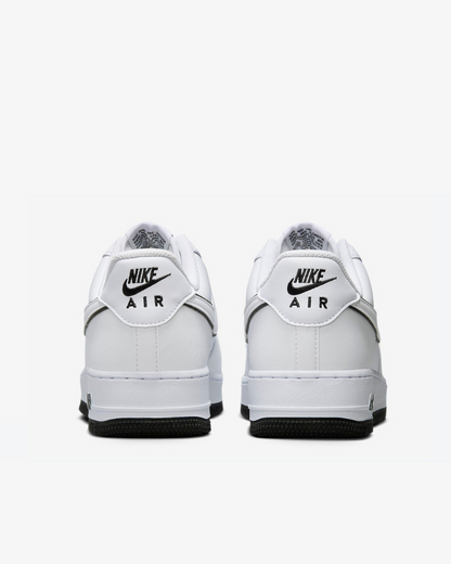 Tenis Air Force 1 '07 Low White Black Outline Swoosh