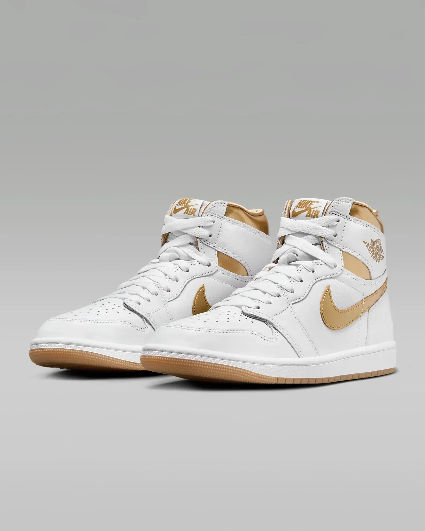 Tenis Air Jordan 1 Retro High OG "White and Gold"